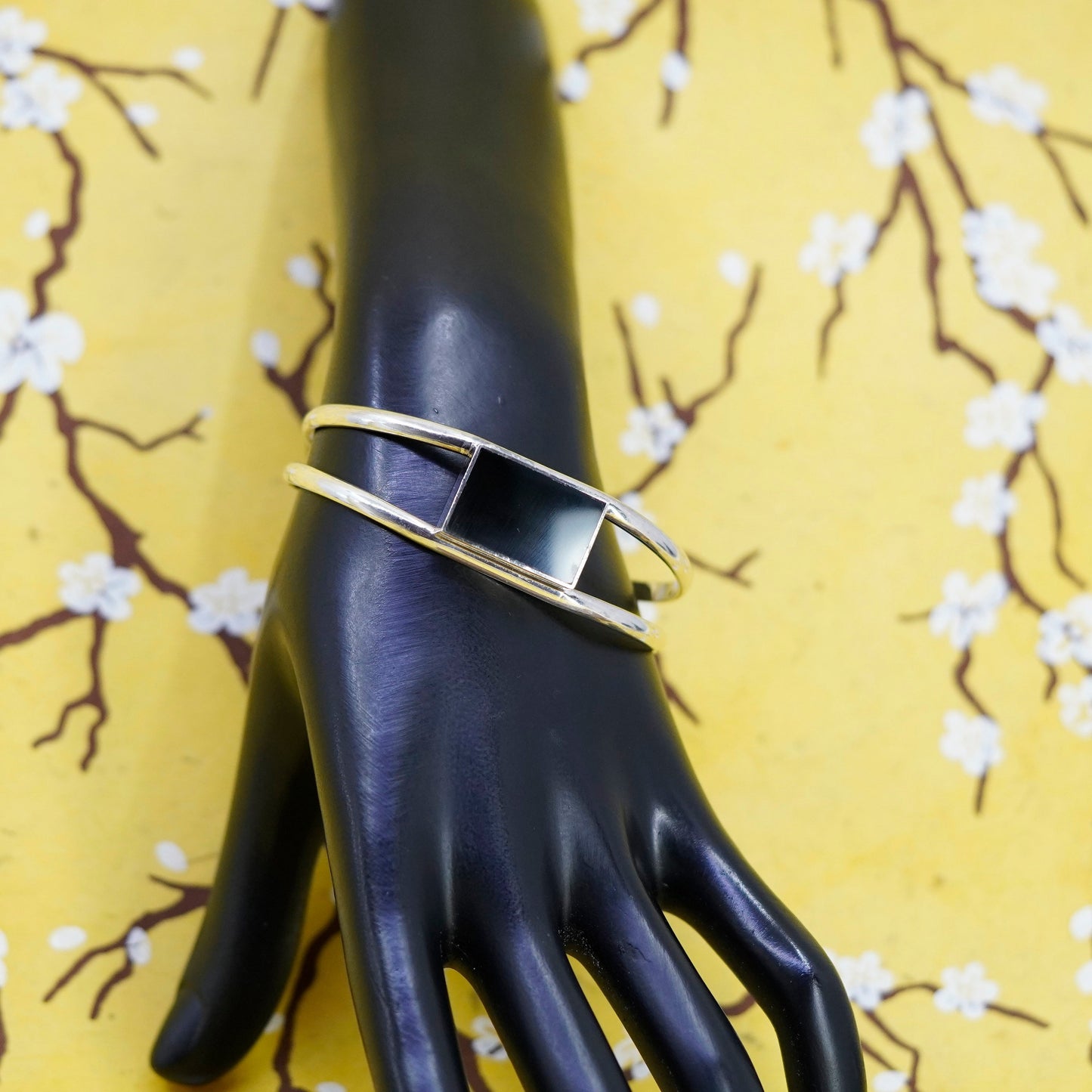 6.5”, vtg Mexico Sterling 925 silver handmade bracelet cuff with square onyx