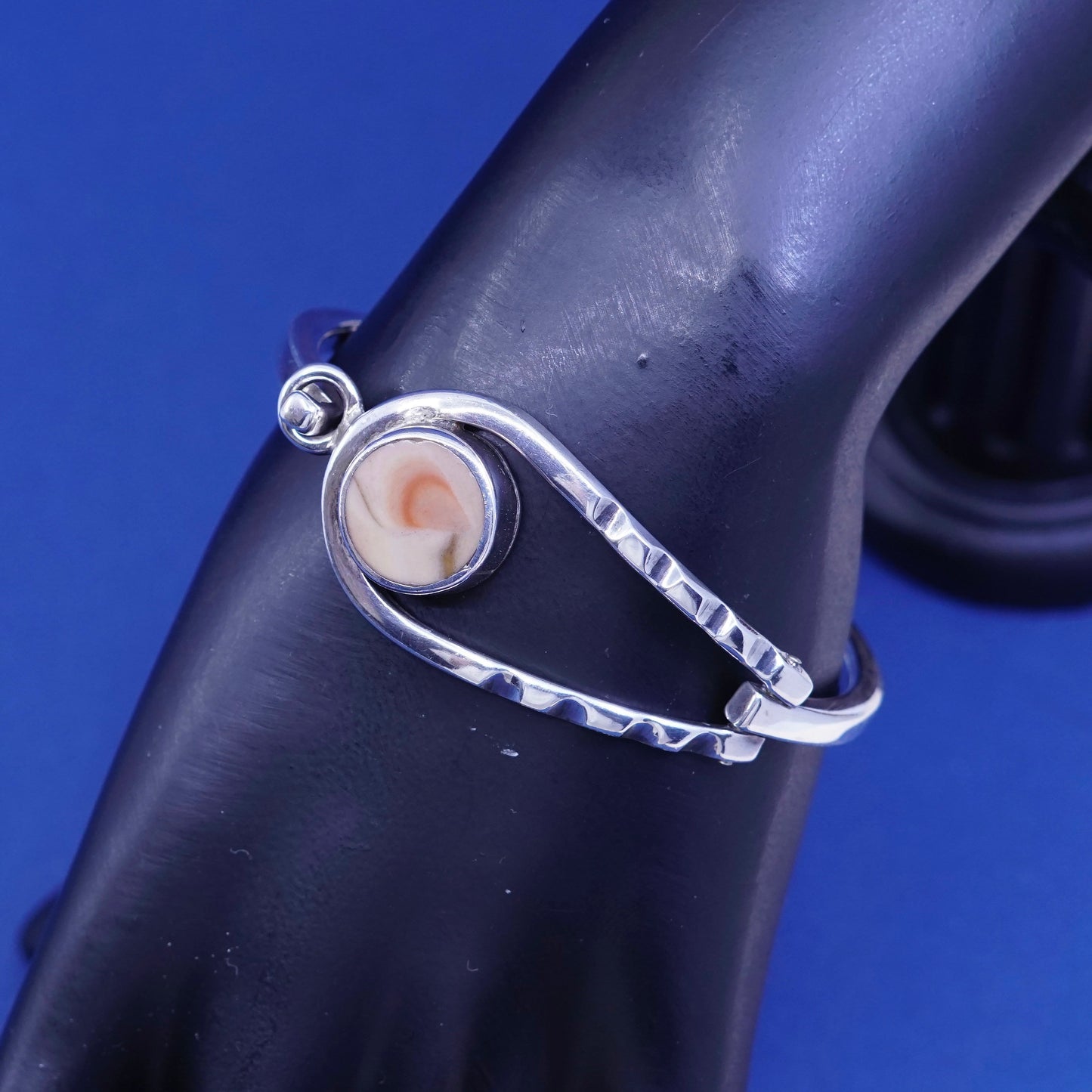 6.75”, Mexico Sterling silver handmade bracelet, 925 hinged bangle with shell