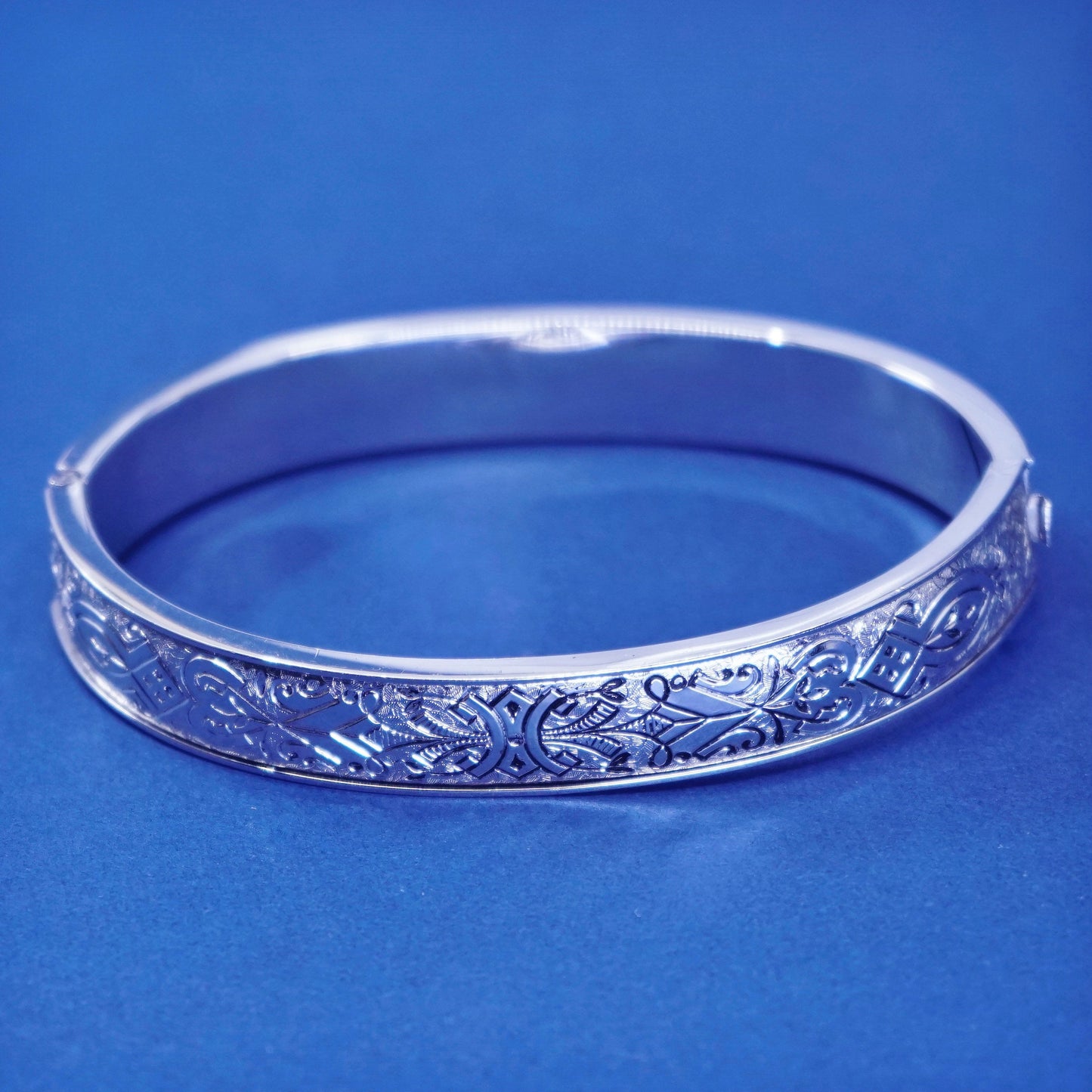 7”, vtg BB sterling silver handmade bracelet, 925 hinged floral textured bangle