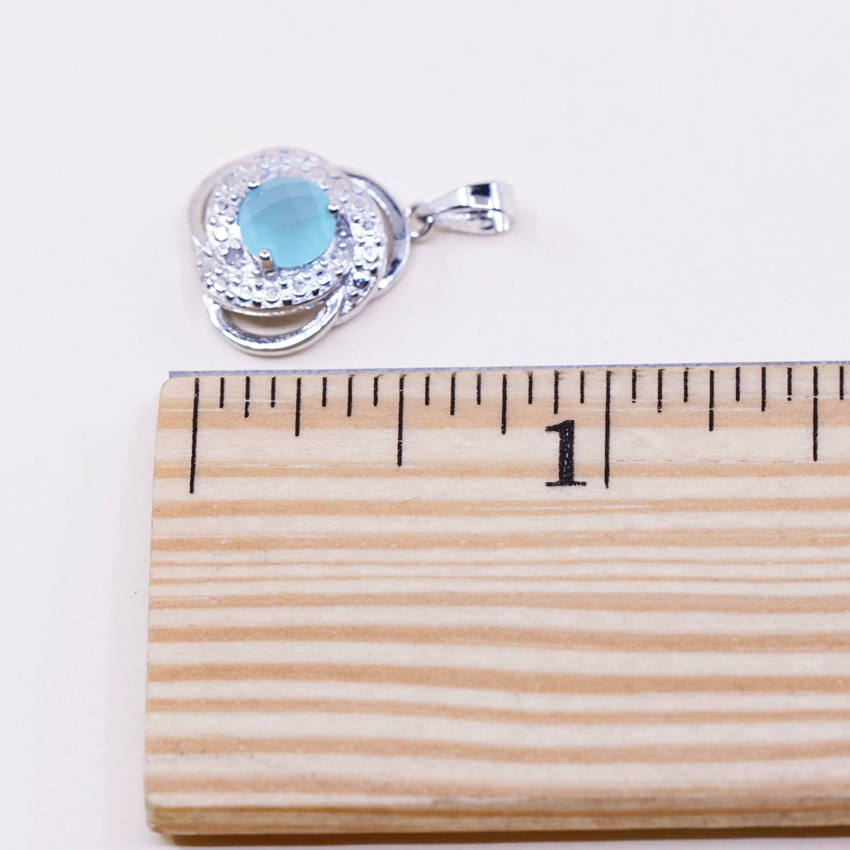 Vintage sterling 925 silver pendant with green Chalcedony
