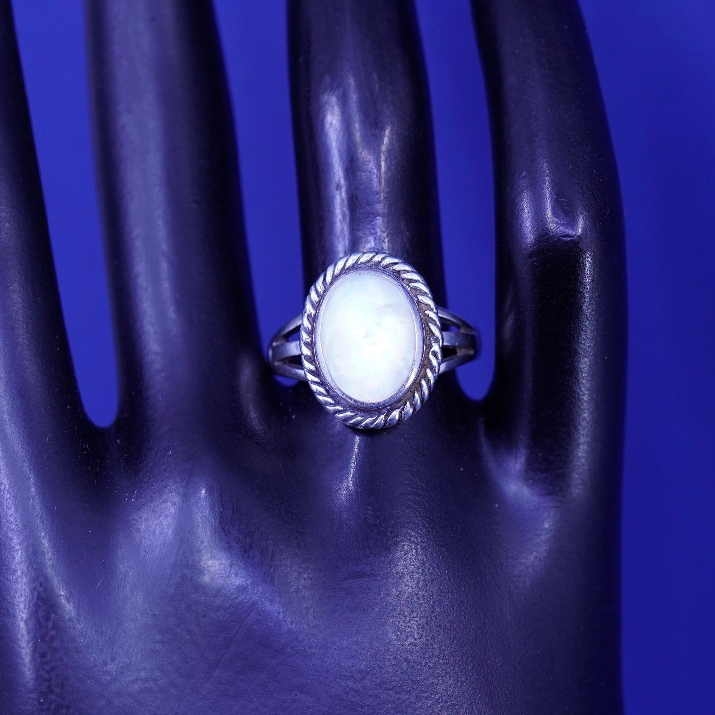 Size 8.5, vintage sterling 925 silver handmade ring with mother of pearl cable