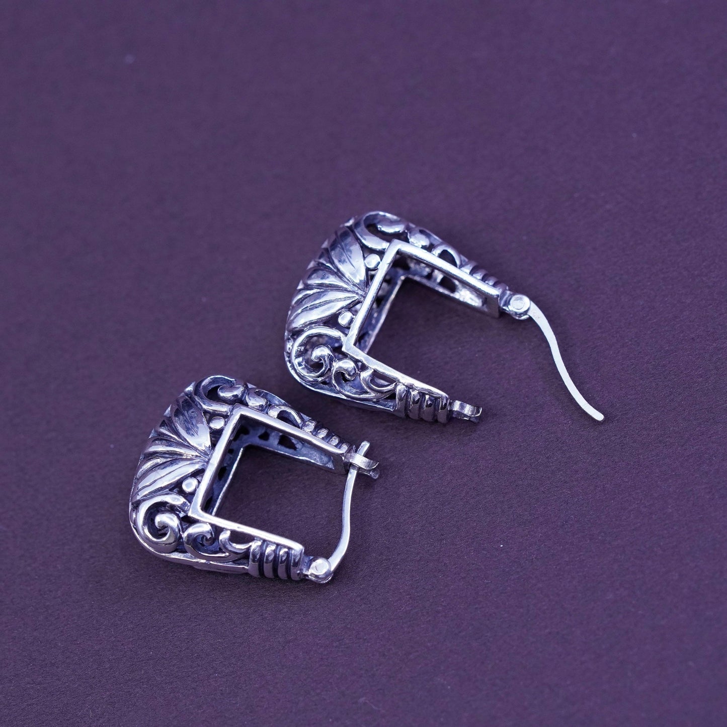 0.75”, vtg Sterling silver handmade earrings, 925 huggie, filigree hoops, Bali