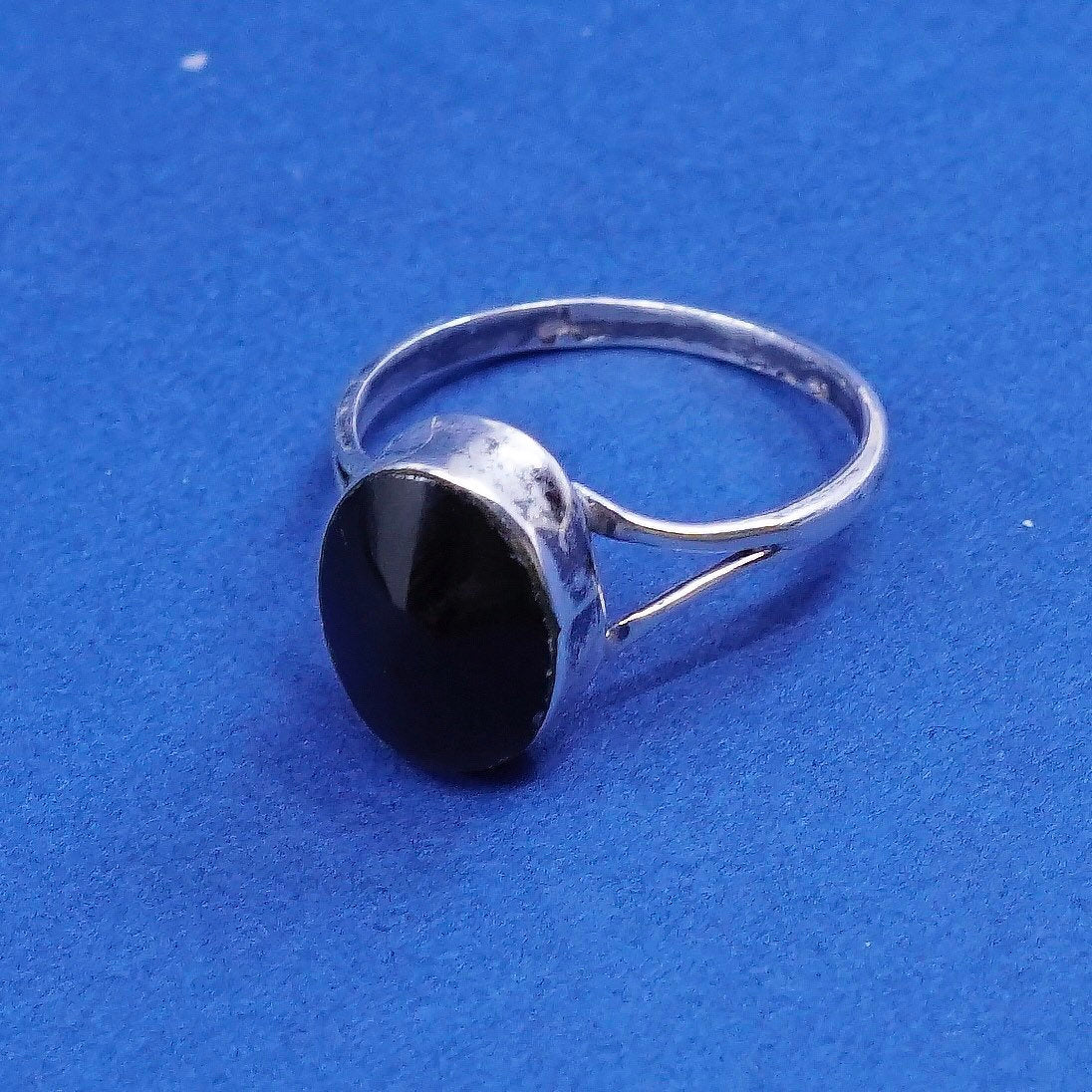 Size 6.5, vtg Sterling silver handmade ring, 925 with obsidian