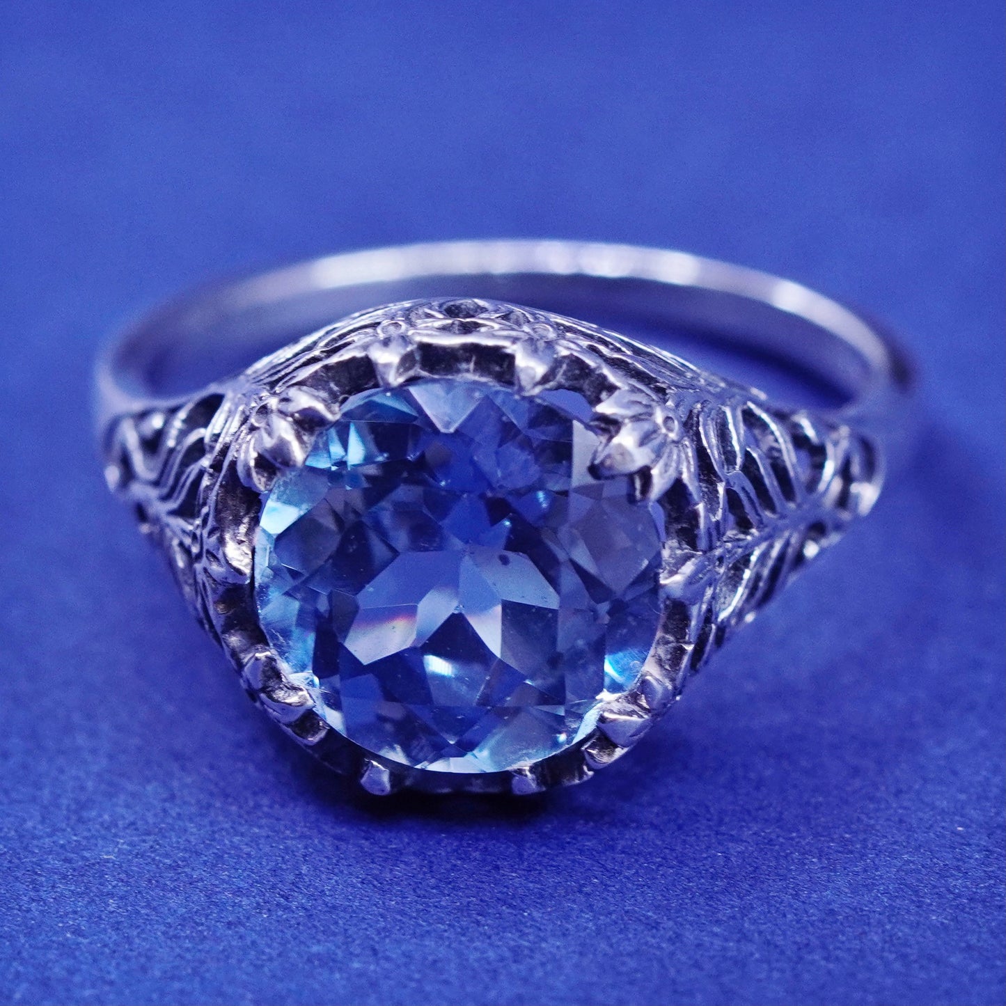 Size 8, Sterling 925 silver handmade ring with topaz- an dandelion flower base