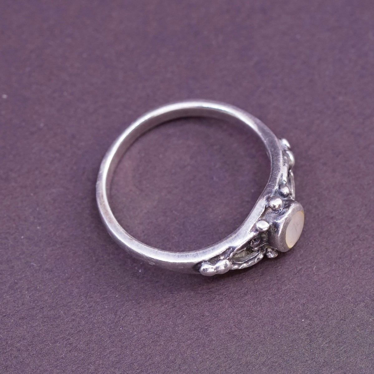 Size 6, vintage Sterling 925 silver handmade ring with mother of pearl and bead