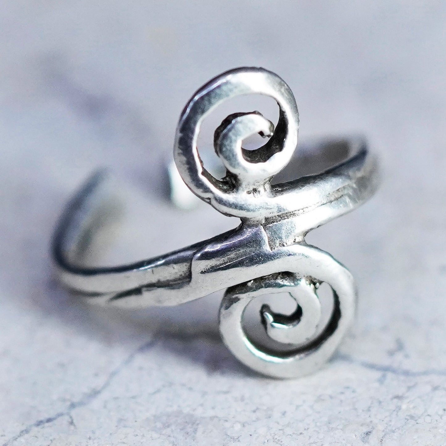Size 2, vintage Sterling silver handmade ring, 925 Filigree swirl band
