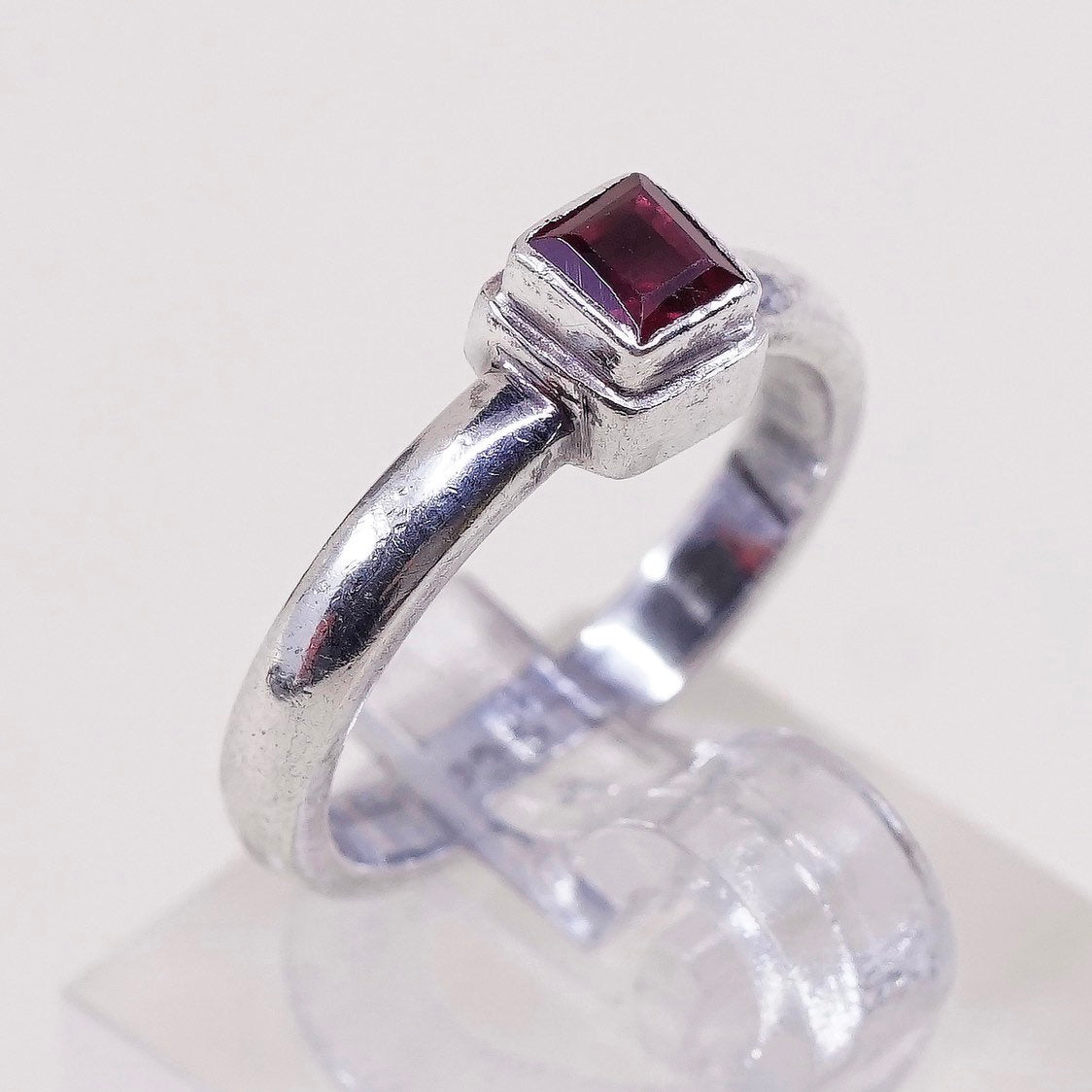 sz 4.5, vtg sterling silver square shaped ring, 925 w/ ruby, stamped 925