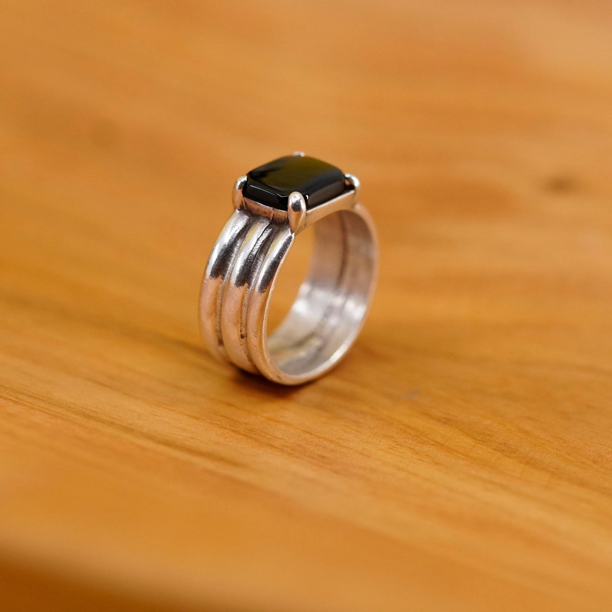 Size 6, vintage Mexico Sterling 925 silver handmade ring with rectangular onyx