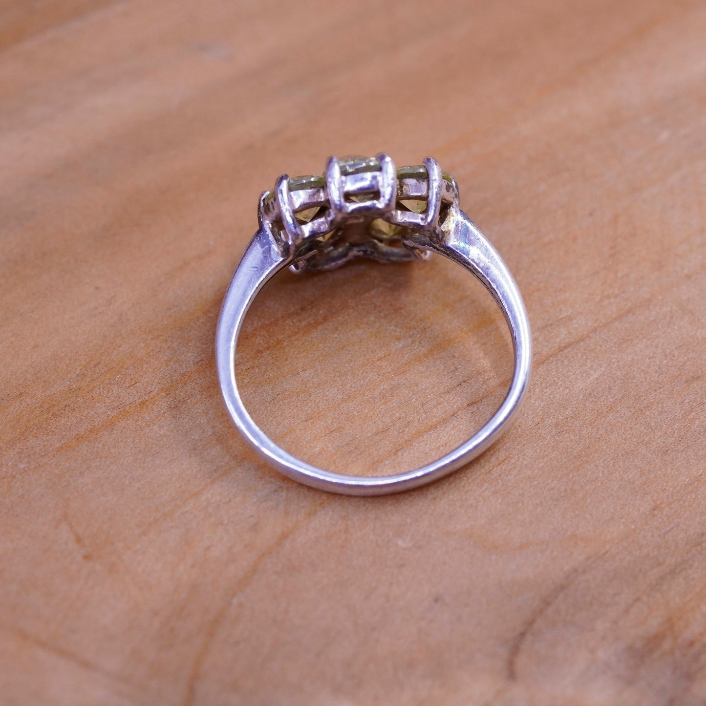 Size 8, vintage Sterling 925 silver handmade ring with crystal and peridot