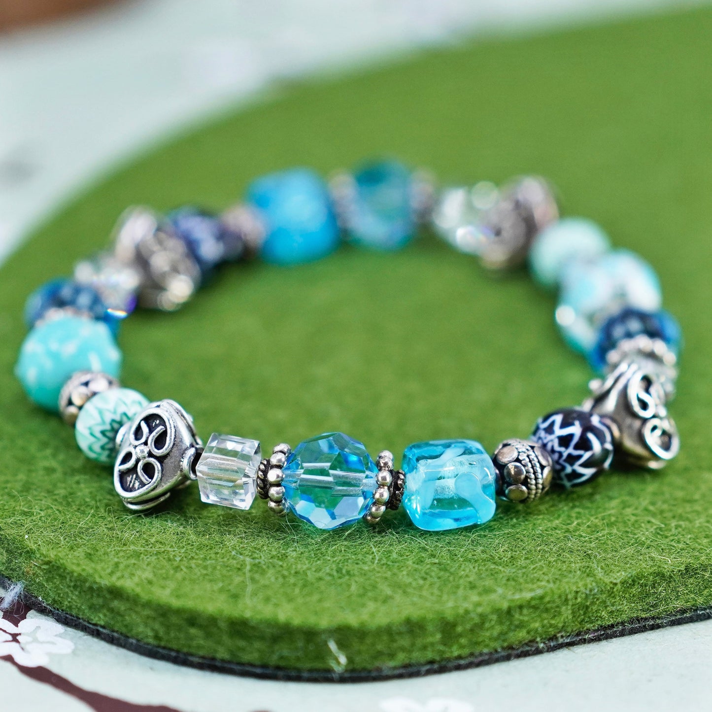 7.5”, Vintage handmade elastic silver tone bracelet with glass beads