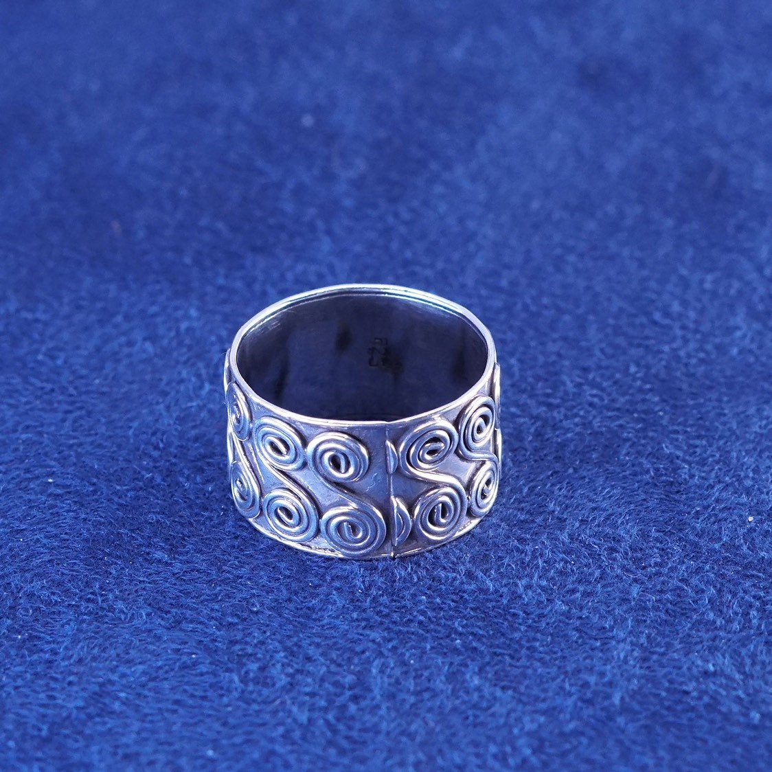 sz 7.25, vtg Sterling silver handmade ring, 925 wide band w/ swirl texture
