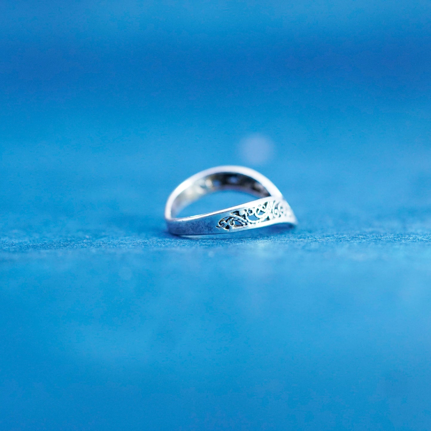Size 5, vintage sterling silver handmade ring, 925 filigree V shaped band