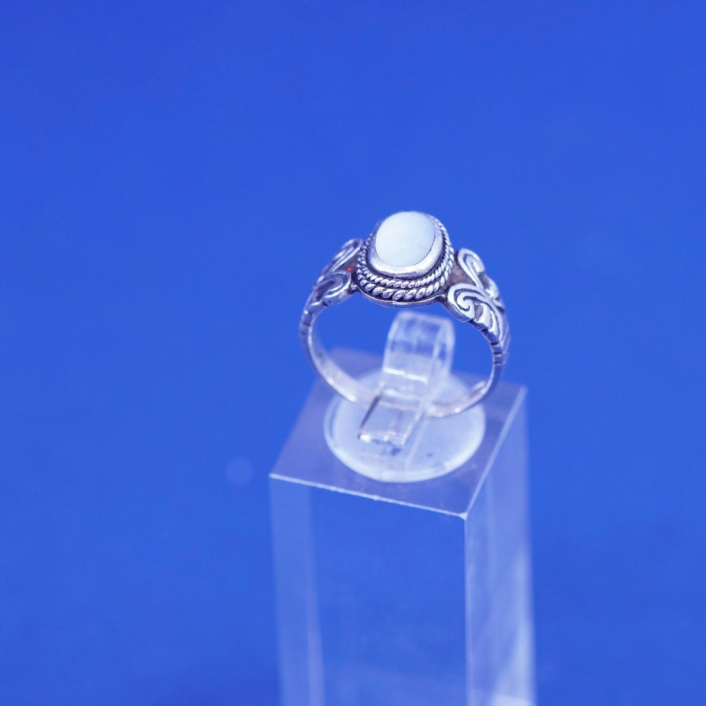 Size 7.25, vintage sterling 925 silver handmade ring with mother of pearl