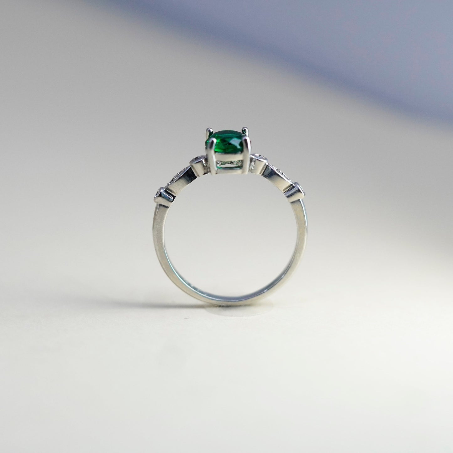 Size 7, Vintage sterling 925 silver handmade ring with peridot