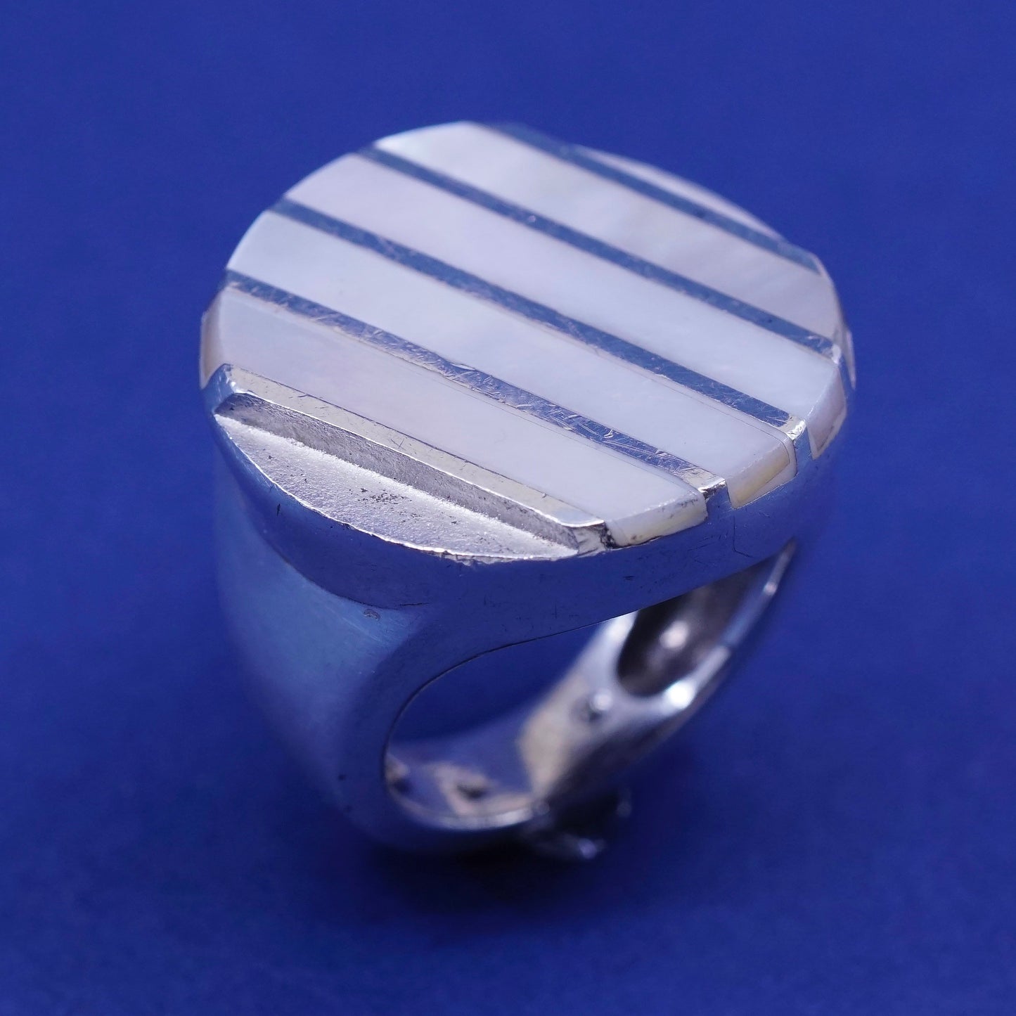Size 5.5, vintage Sterling 925 silver statement ring with mother of pearl