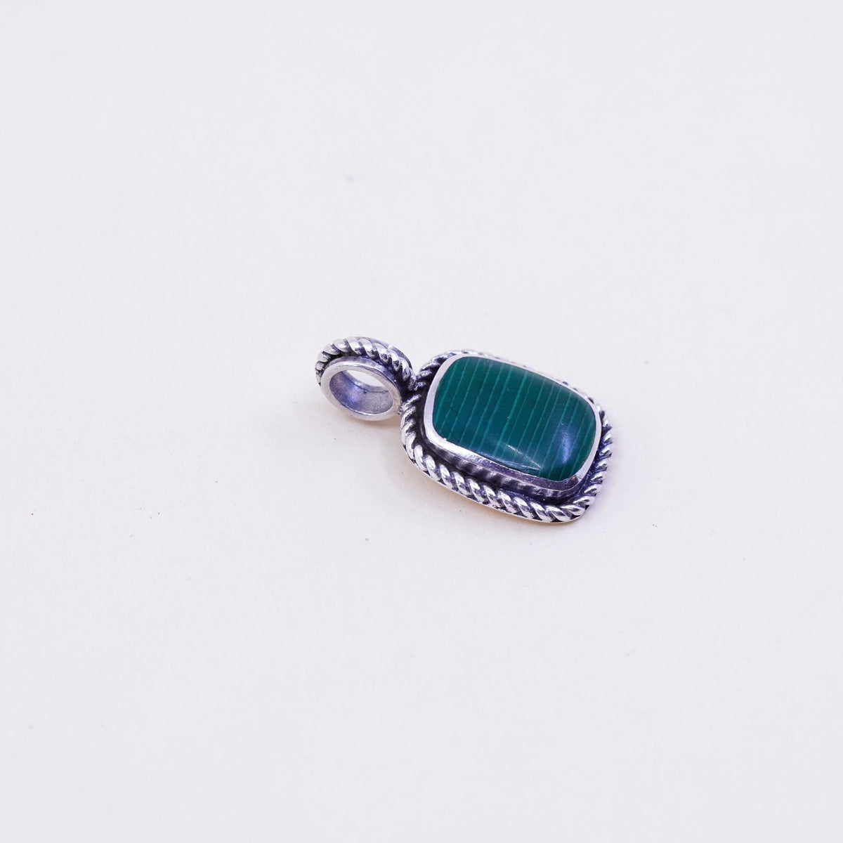 Vintage sterling 925 silver handmade pendant with Oval malachite and cable