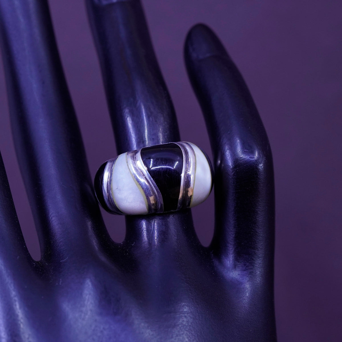 Size 8, Sterling 926 silver handmade ring band w/ obsidian and mother of pearl