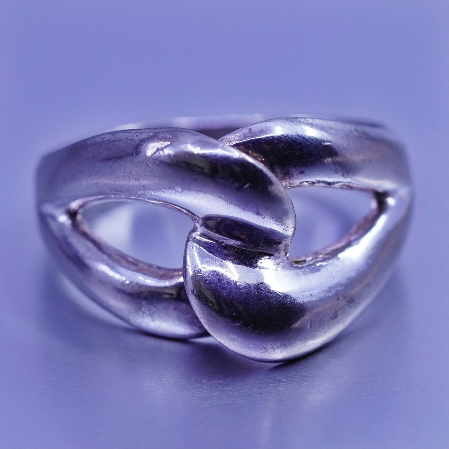 Size 7.5, vintage southwestern Sterling 925 silver entwined ring, band