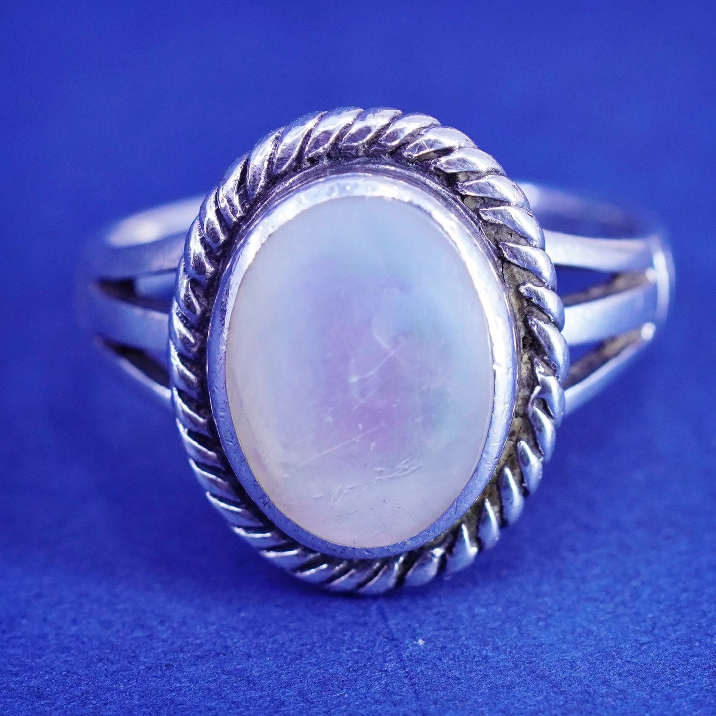 Size 8.5, vintage sterling 925 silver handmade ring with mother of pearl cable