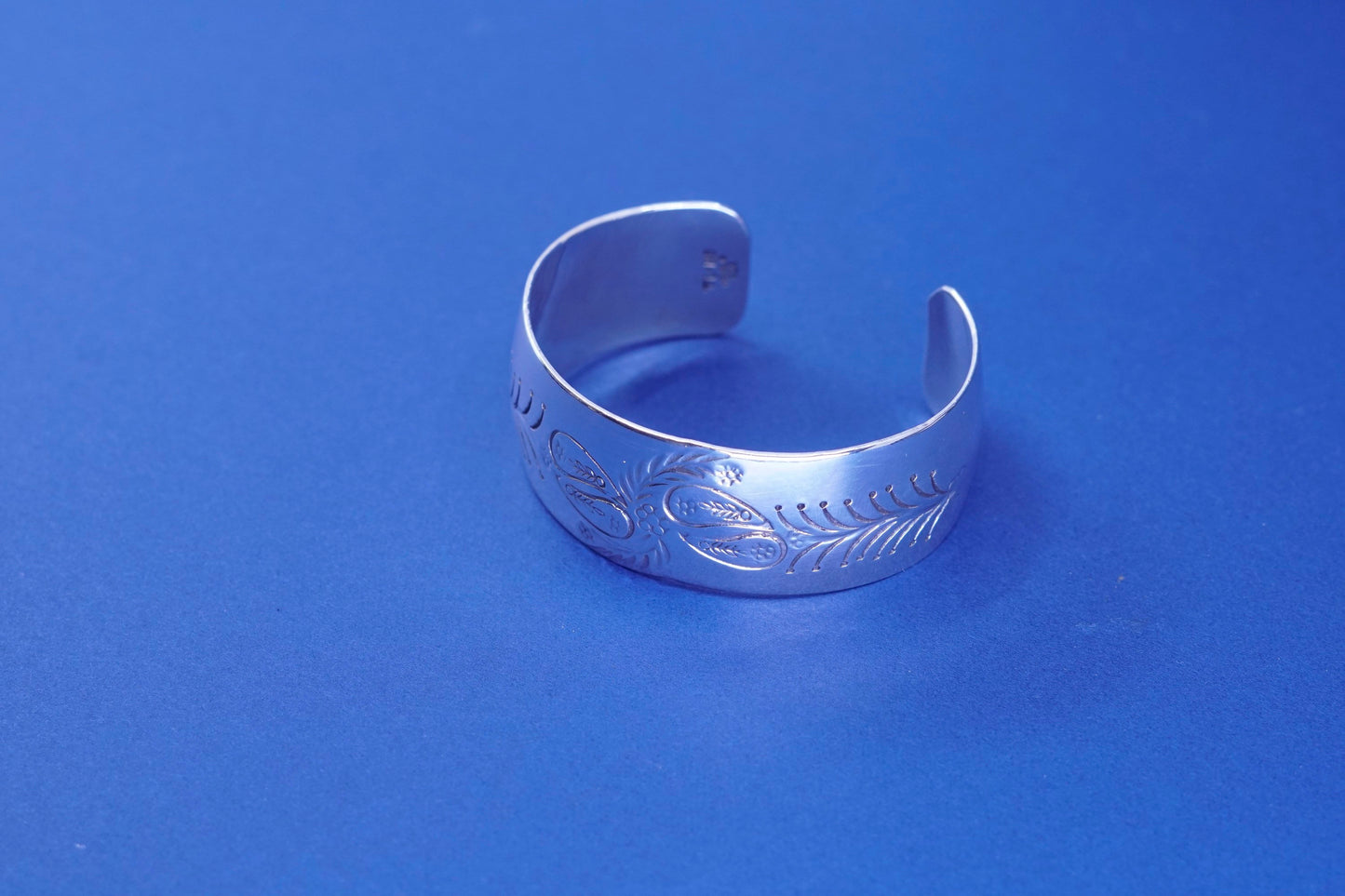 6.25”, vtg sterling silver bracelet, Southwestern wide 925 cuff with flower