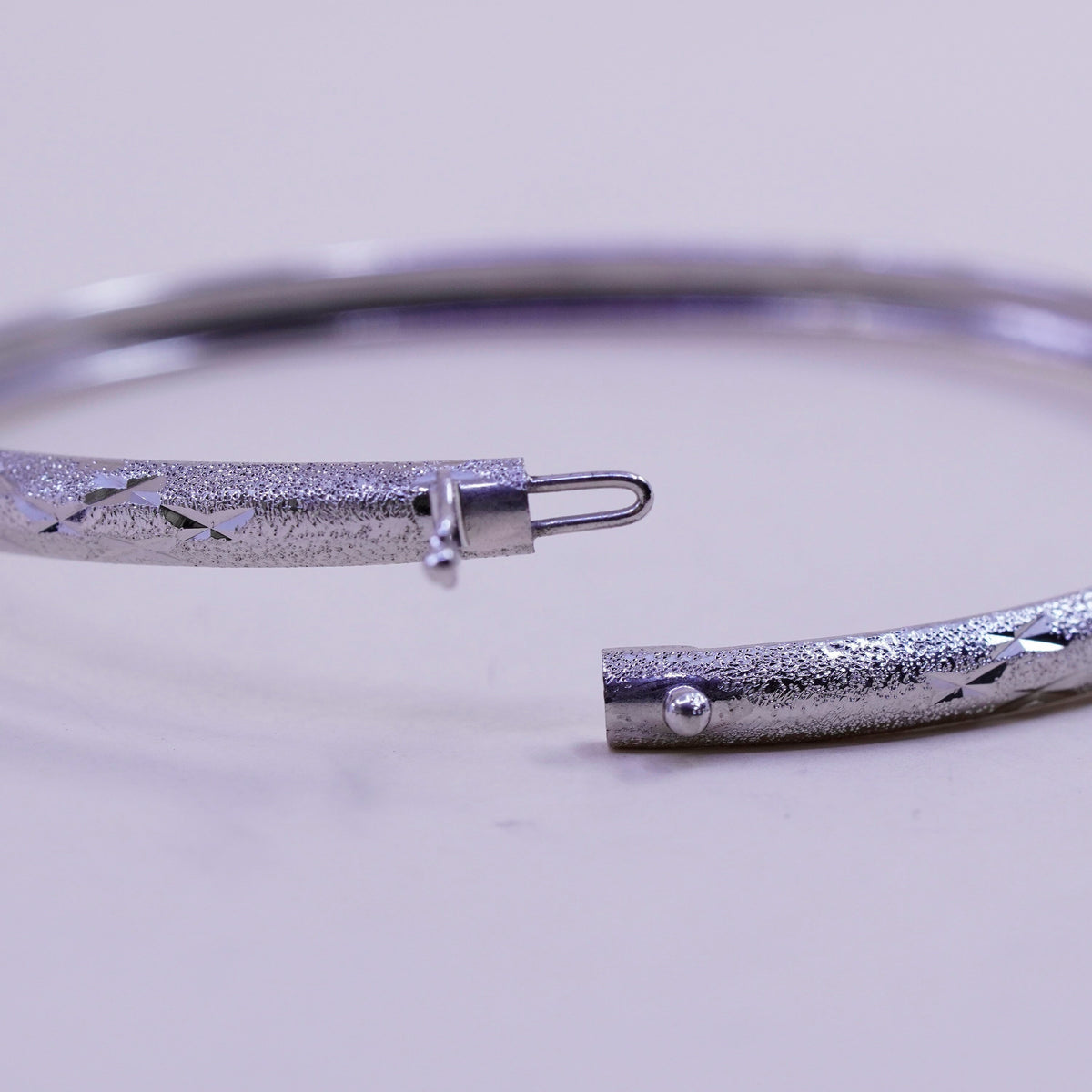 7.25”, vtg sterling silver handmade bracelet, Matt textured 925 hinged bangle