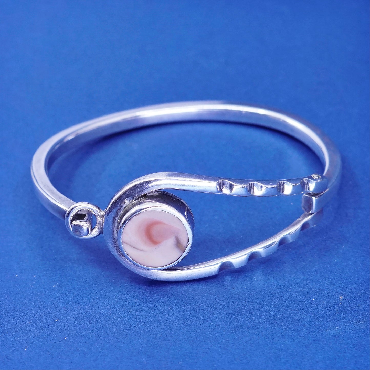 6.75”, Mexico Sterling silver handmade bracelet, 925 hinged bangle with shell