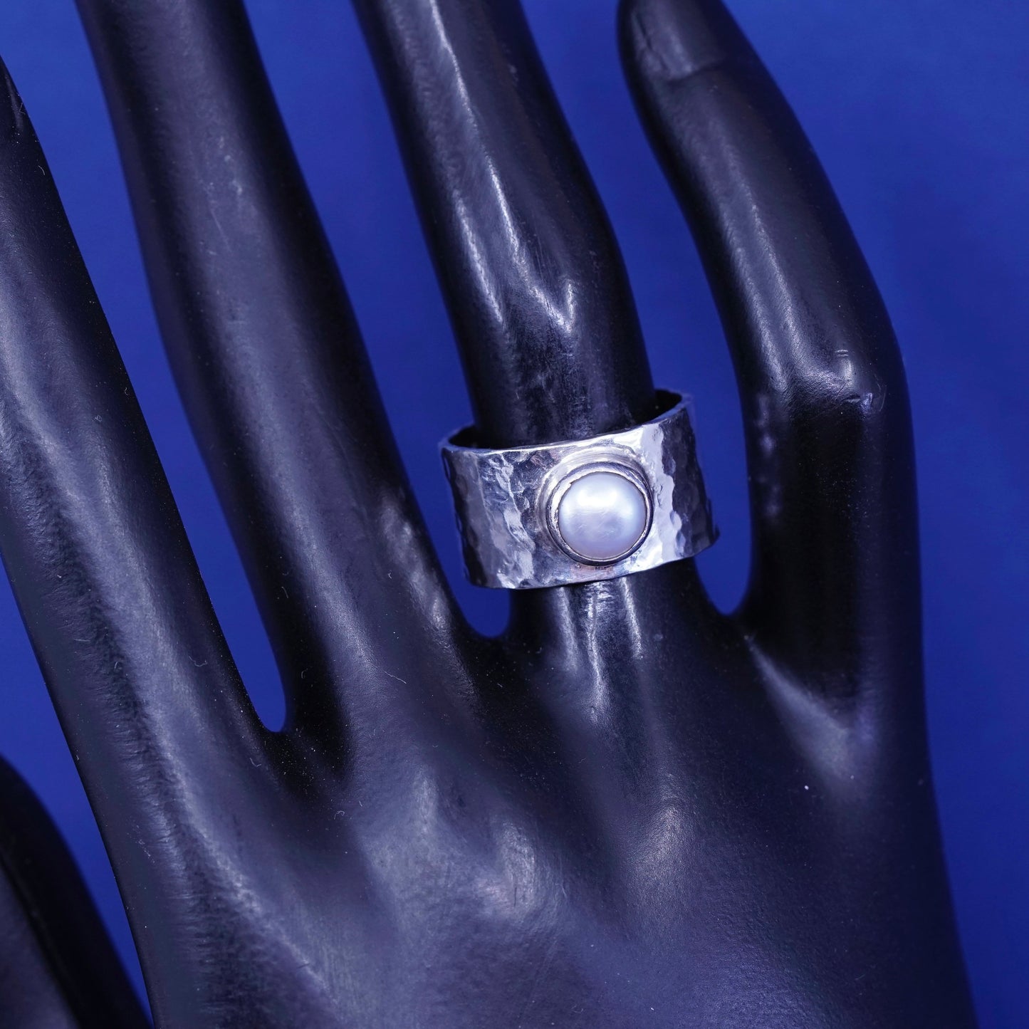 Size 7, vintage KK AXA hammered textured Sterling 925 Silver Pearl ring with pearl