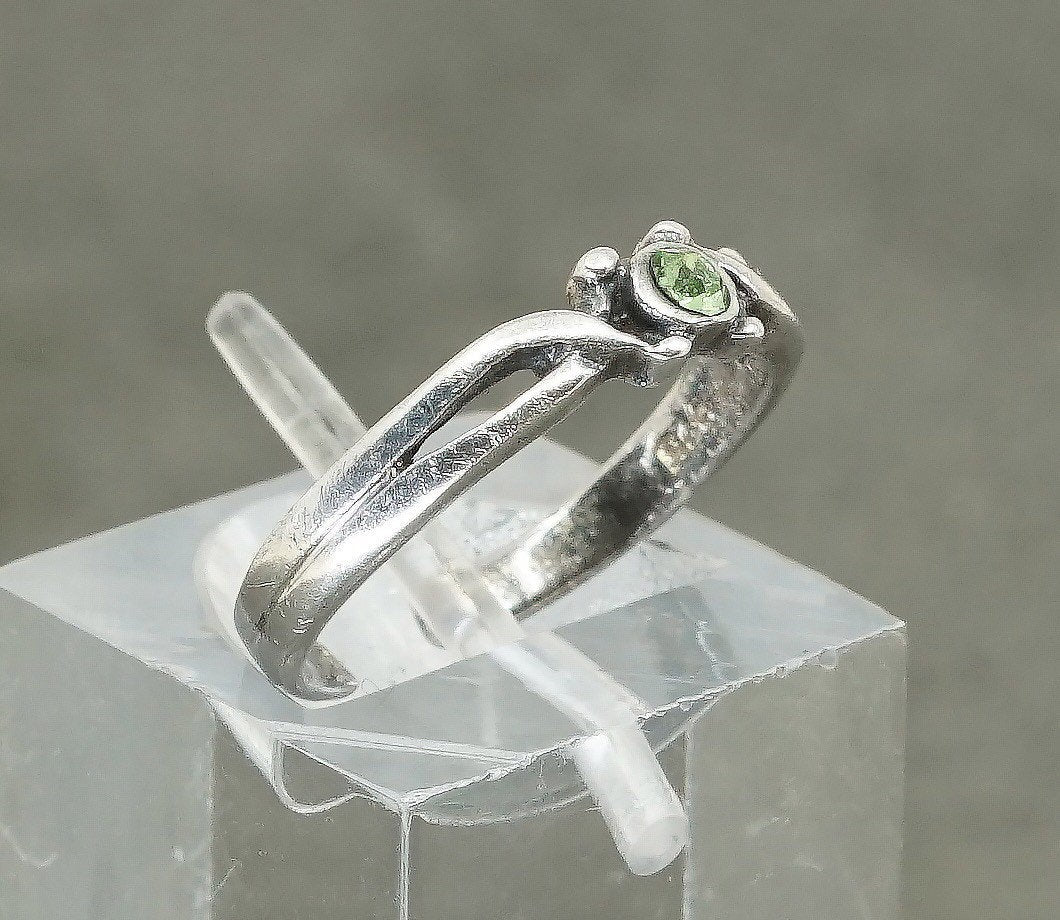 sz 4, vtg Sterling silver handmade ring, 925 band w/ green crystal