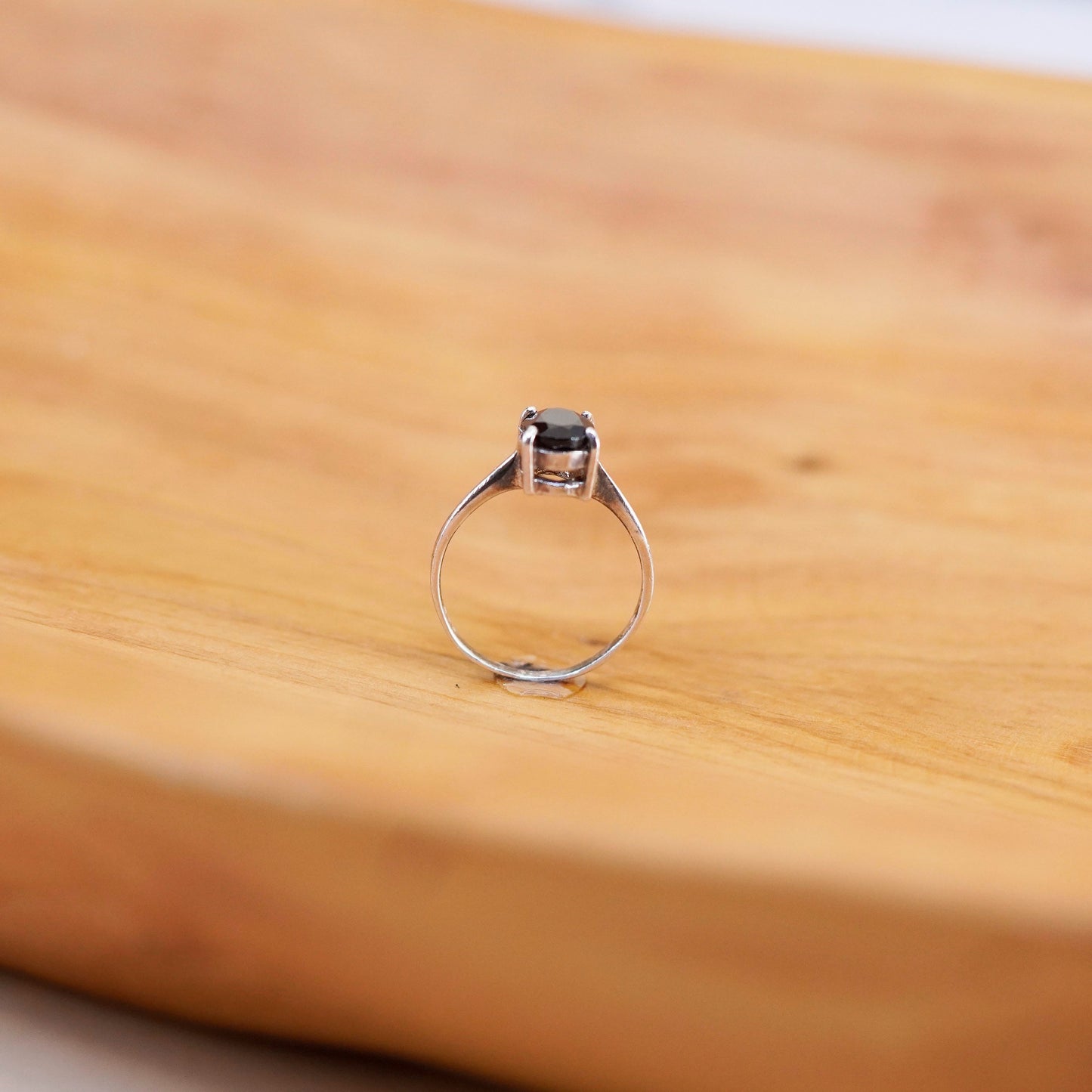 Size 6, size adjustable. vintage Sterling 925 stackable ring with oval garnet