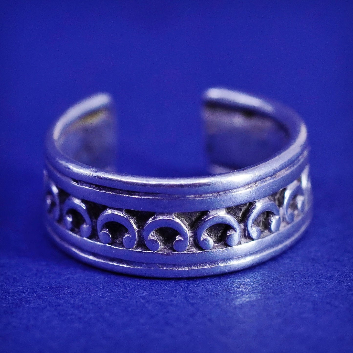 Size 1, vtg Mexico sterling silver handmade toe ring, tiny 925 heart open band