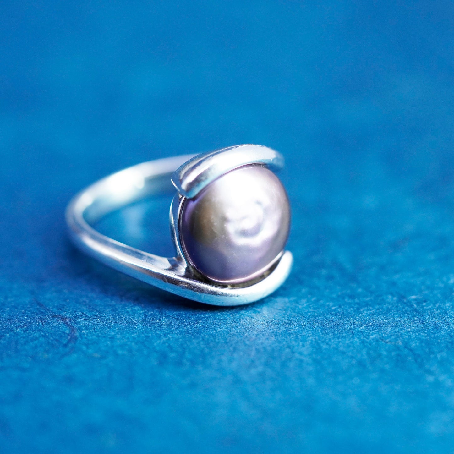 Size 9.25, vintage textured Sterling 925 silver ring with coin black pearl