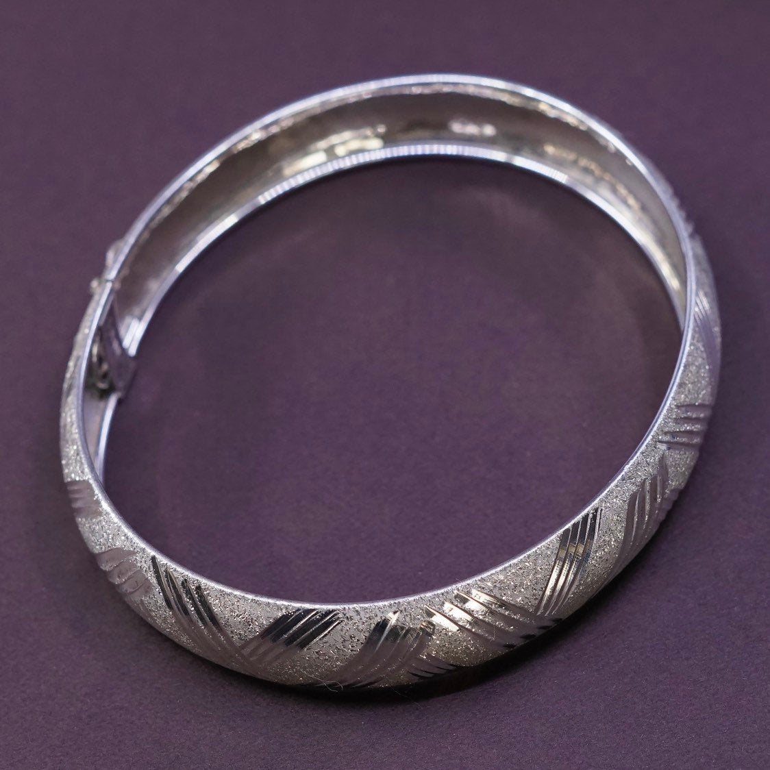 7.75", vtg Sterling silver handmade bracelet, hinged bangle w/ Matt surface