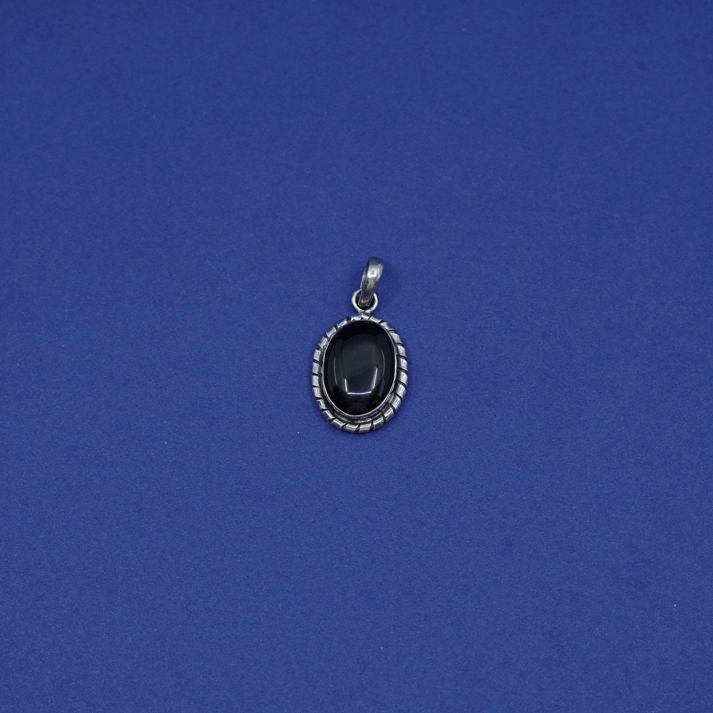 Vintage Sterling 925 silver handmade pendant with oval onyx
