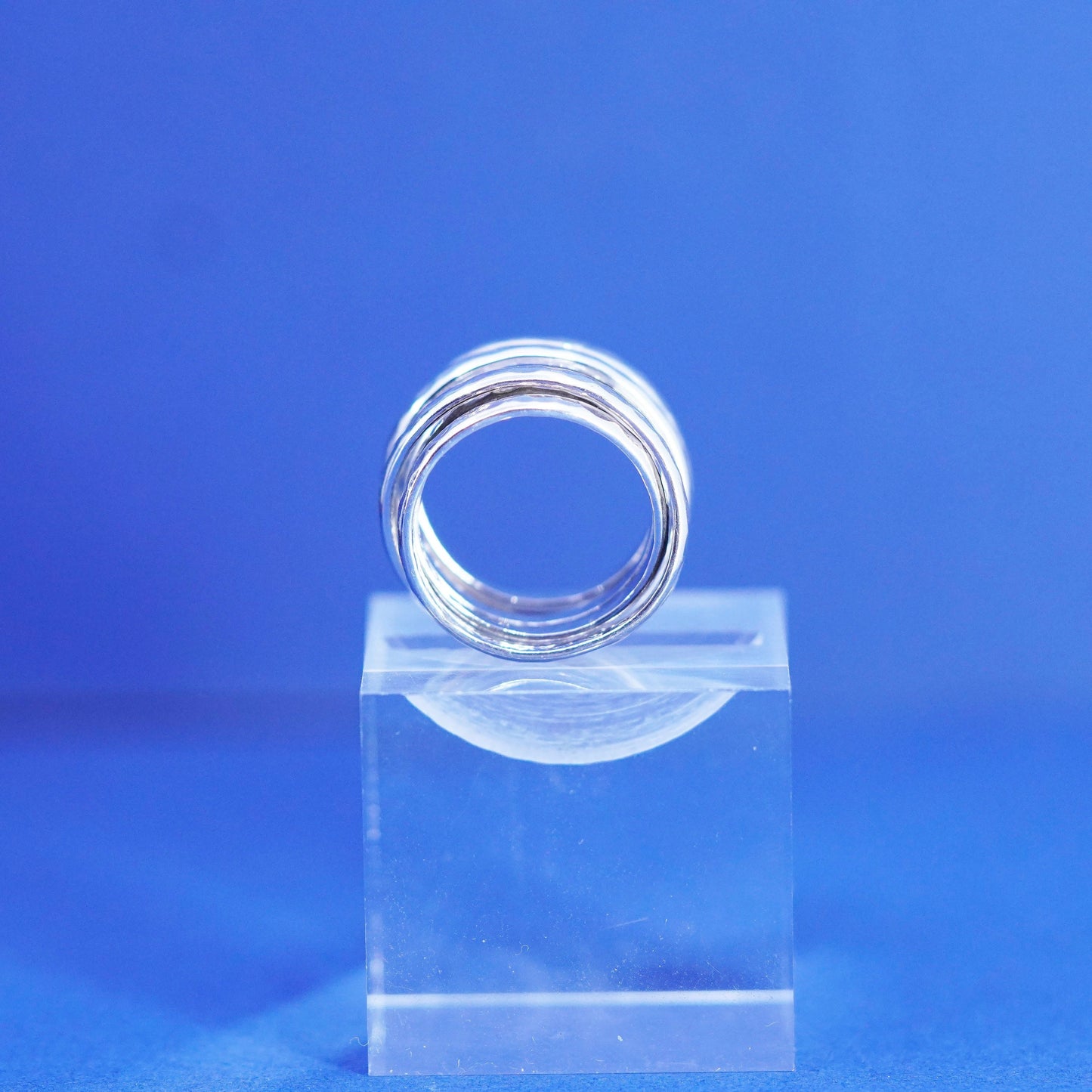 Size 6, vintage Sterling silver wrapped ring, modern 925 silver hammered band