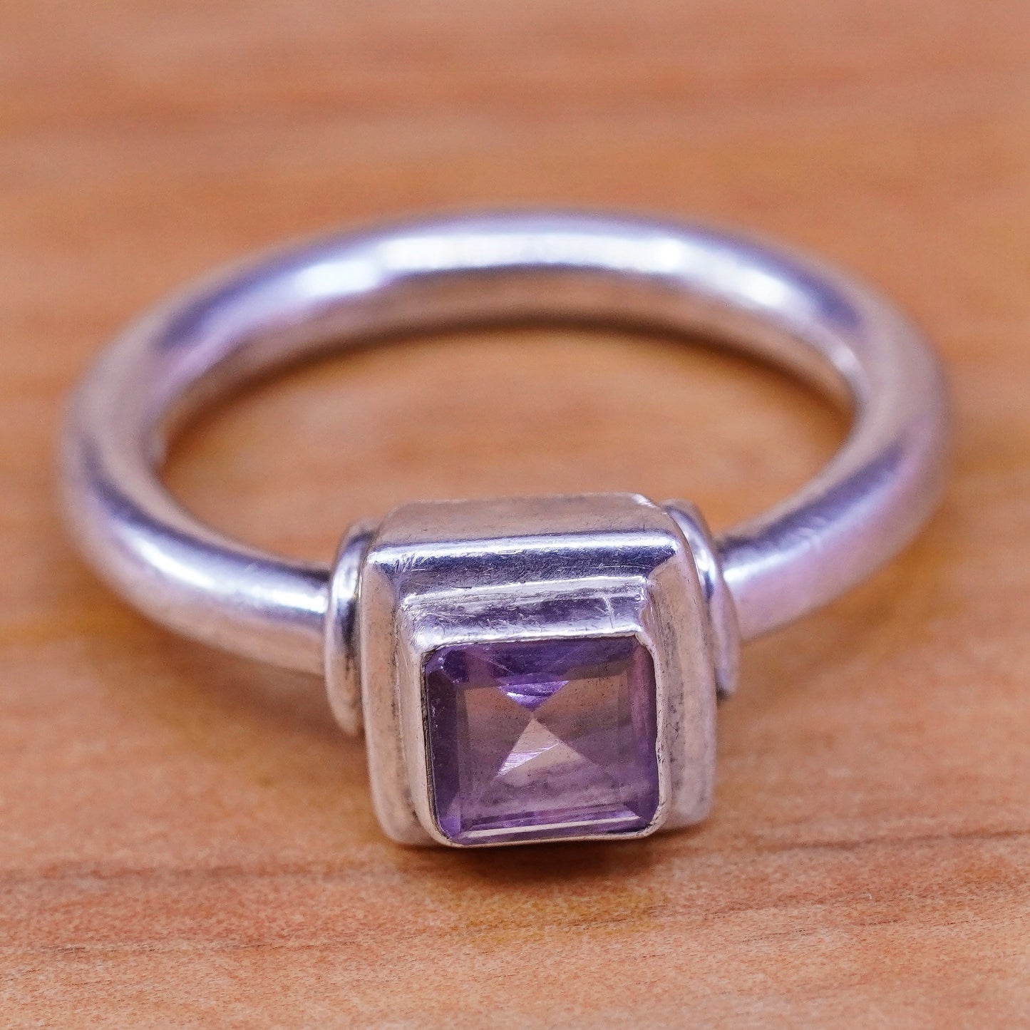 Size 8, vintage Sterling 925 silver handmade band ring with square amethyst