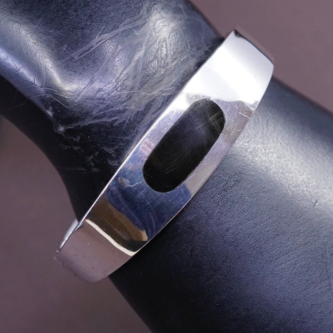7”, vtg Sterling silver handmade bracelet, mexico 925 hinged bangle w/ obsidian