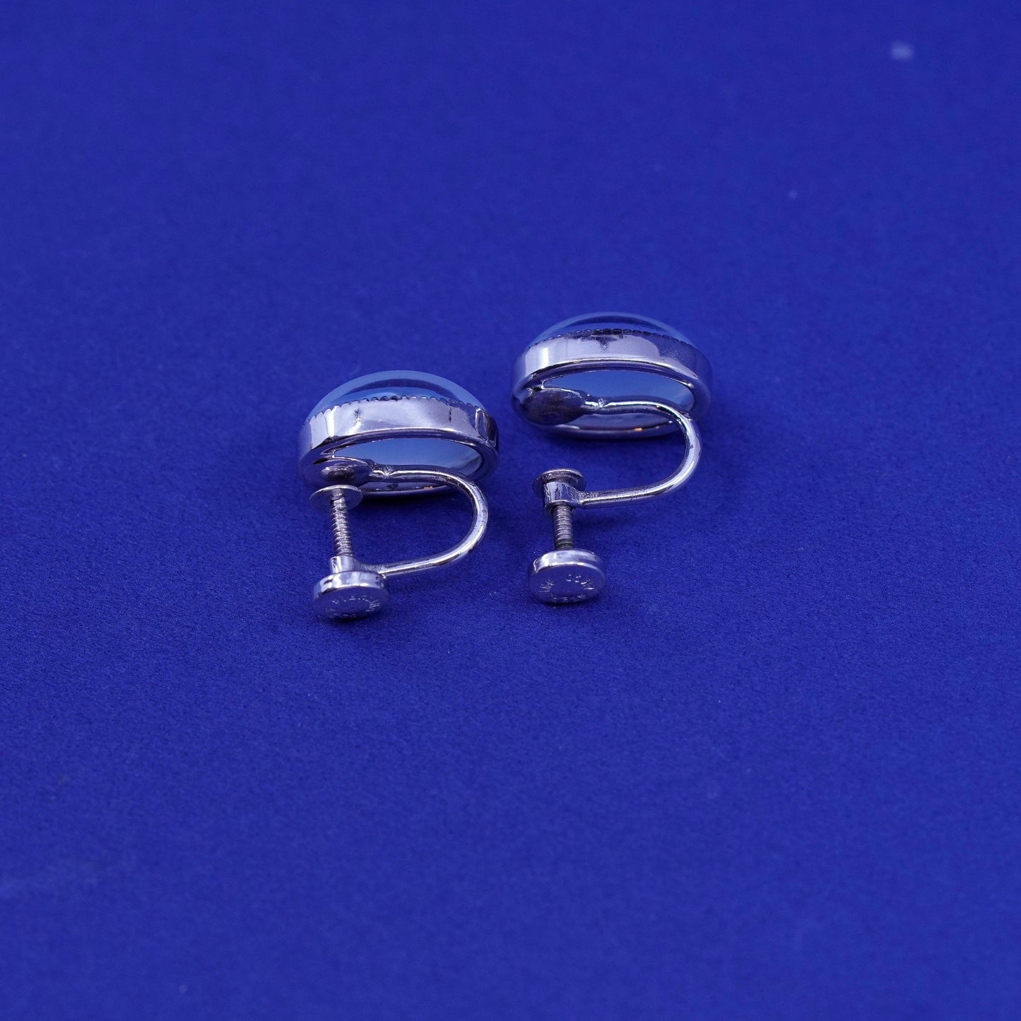 Vintage Sterling 925 silver screw back earrings with blue gray cats eye inlay