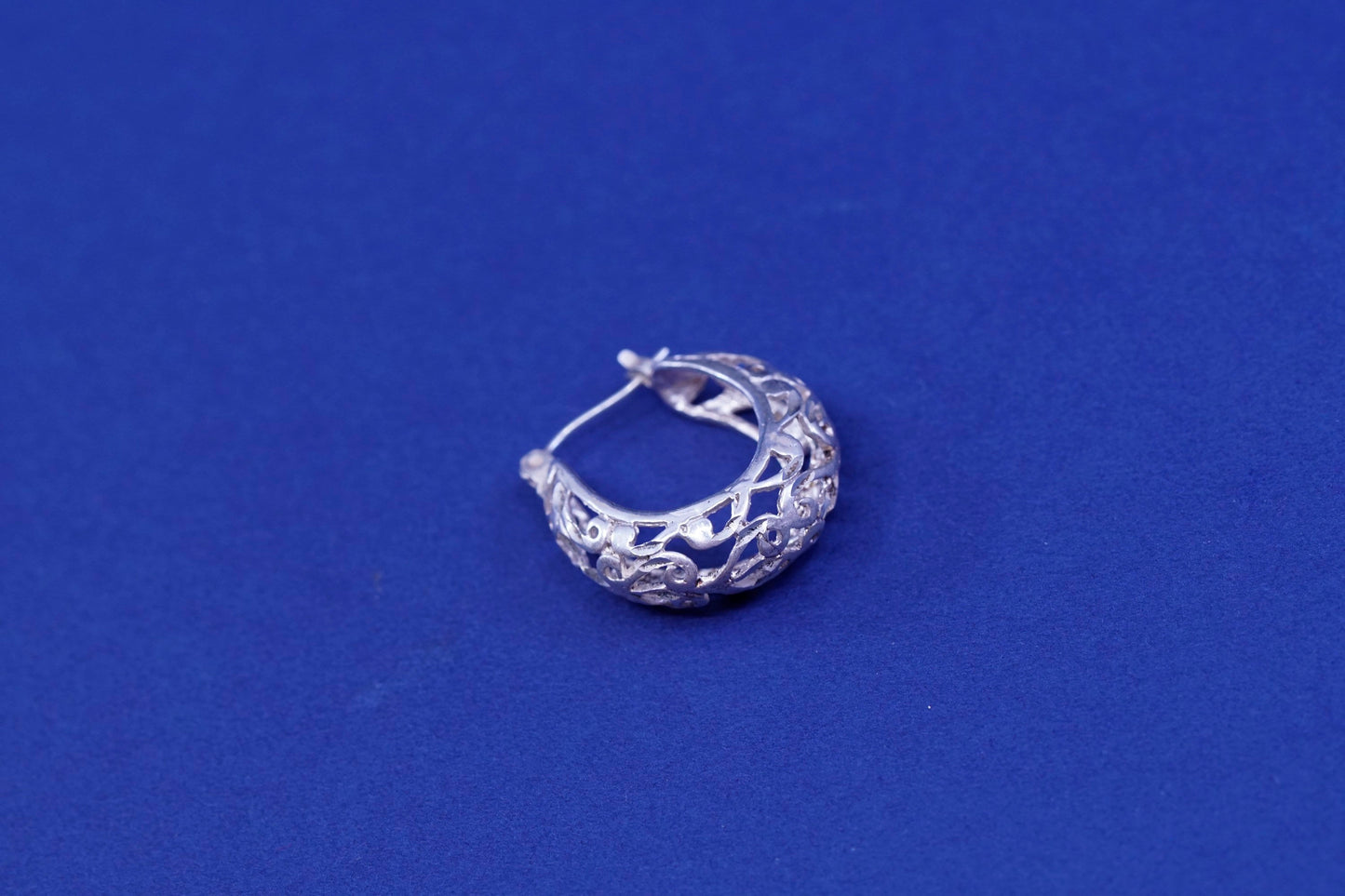 0.75”, Vintage Sterling silver handmade earrings, 925 filigree hoops Huggie