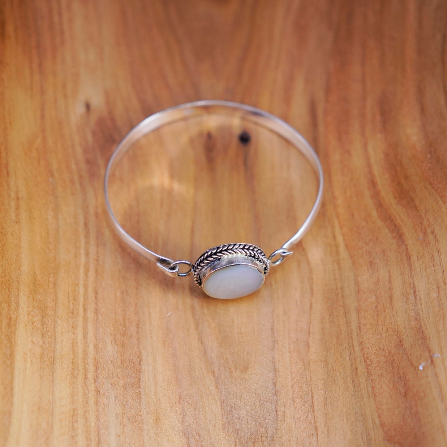 7”, vtg Sterling silver handmade bracelet, 925 hinged bangle mother of pearl