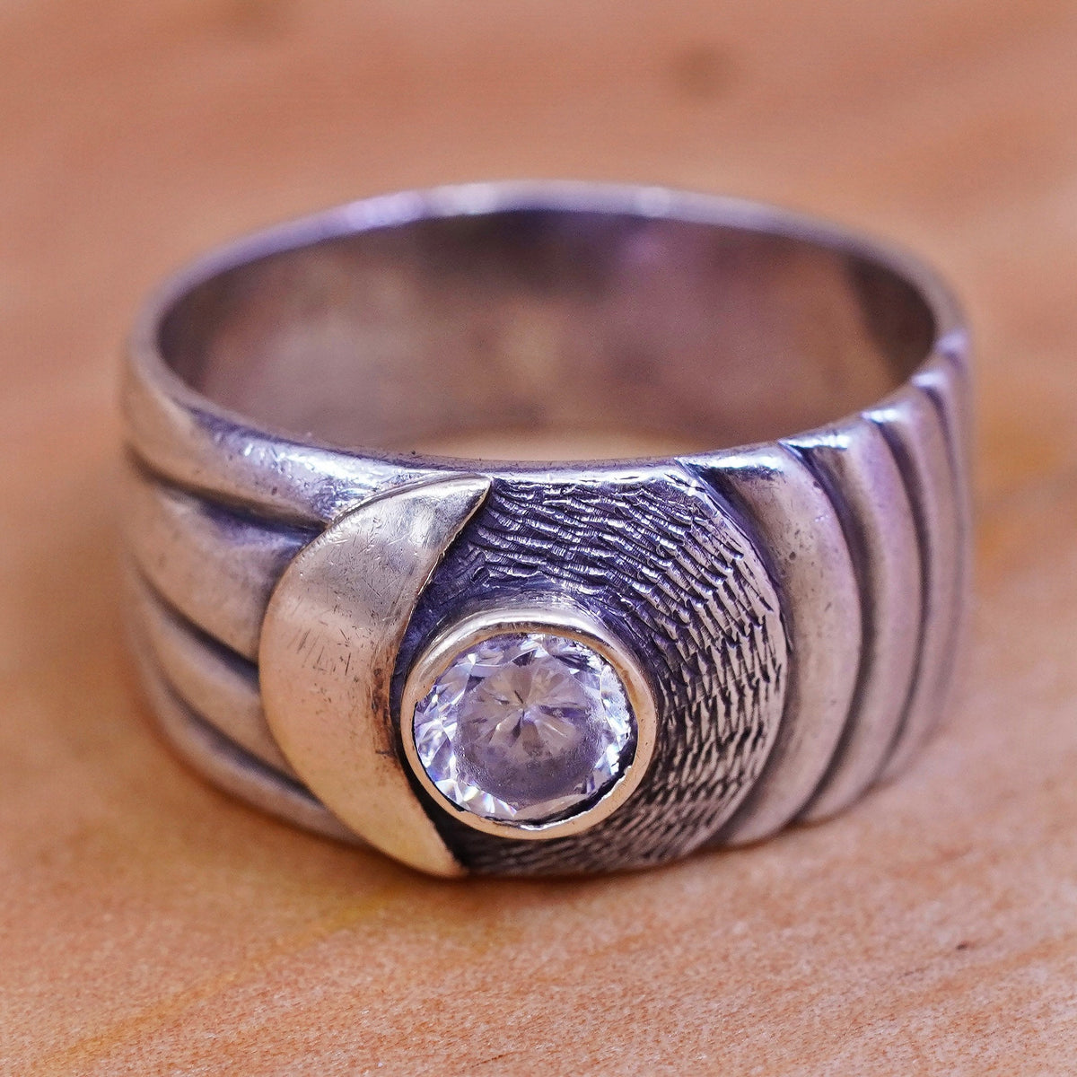 Size 7, 18K yellow gold w/ Sterling silver ring, 925 textured band with Crystal