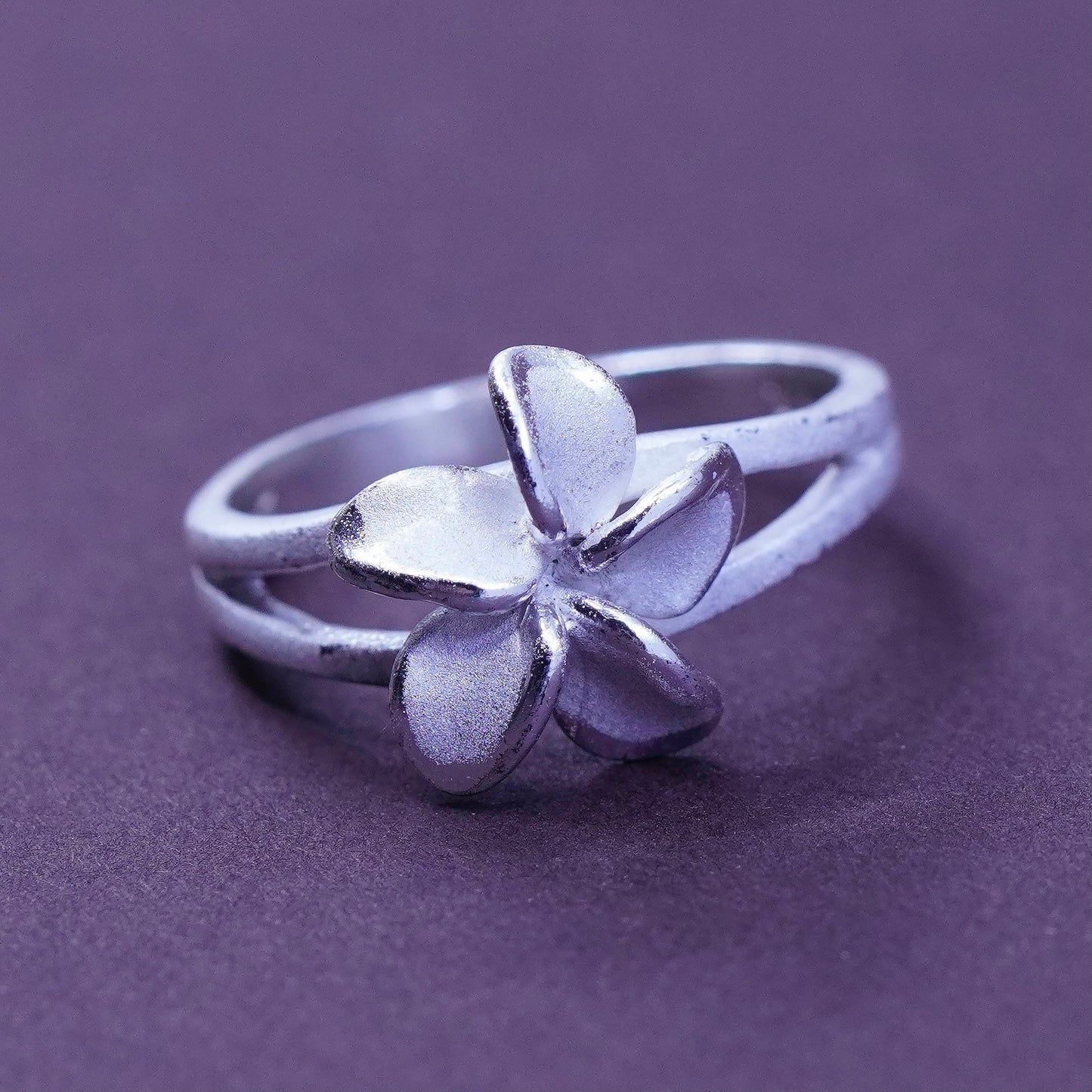 Size 4, vintage TMA Sterling 925 silver plumeria flower ring