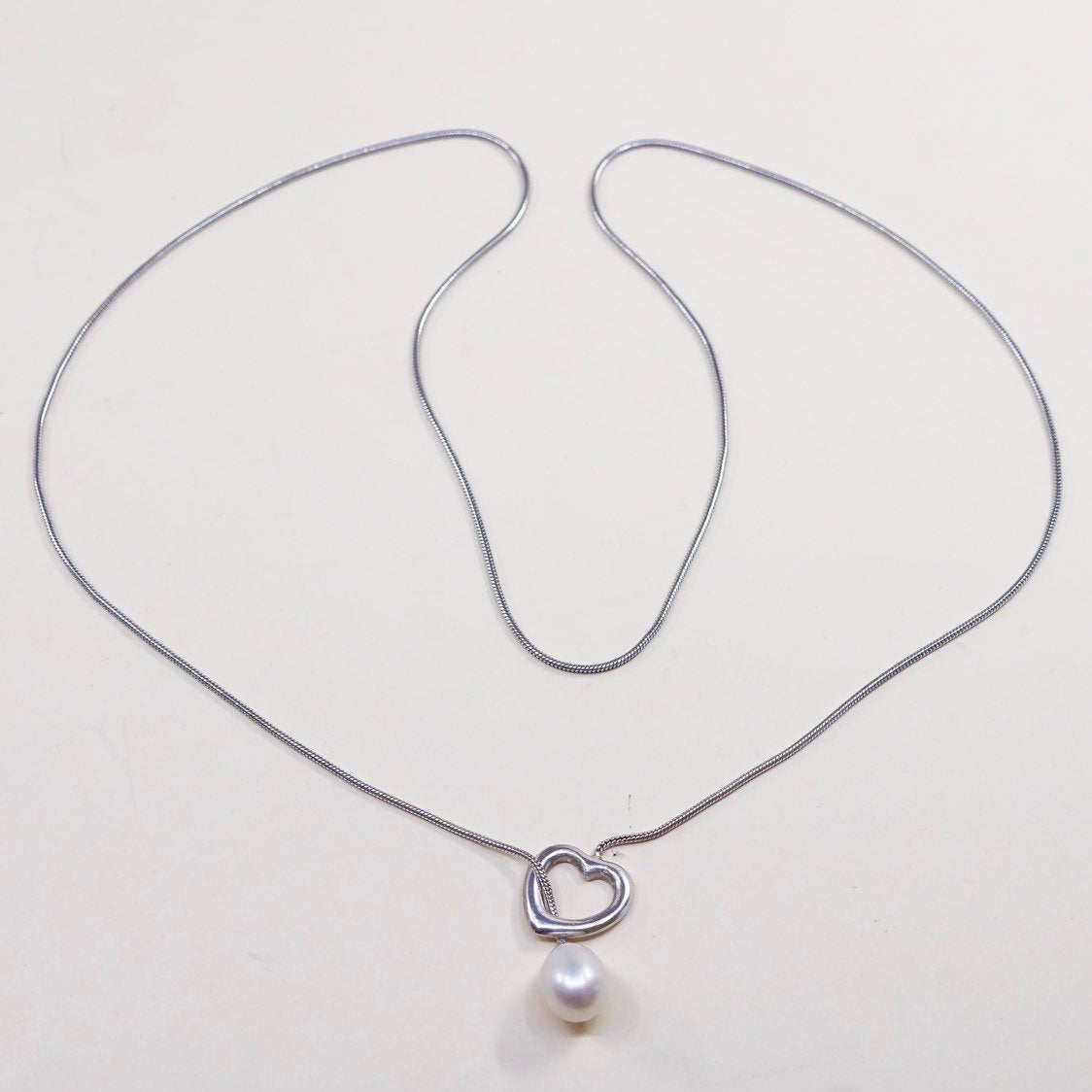 24", vtg sterling silver necklace, white pearl pendant w/ snake chain