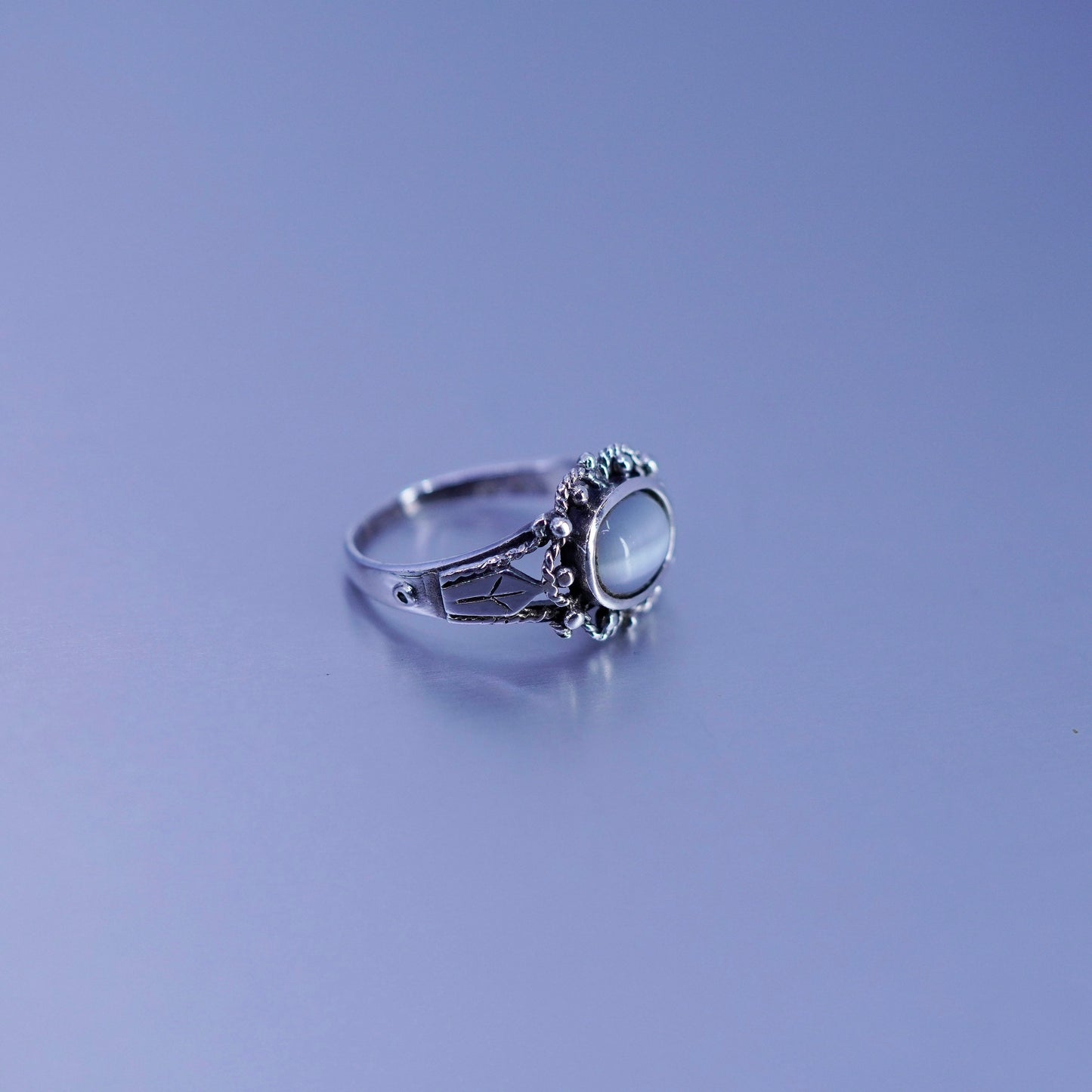 Size 7, vintage Sterling 925 silver handmade ring with white cat eye