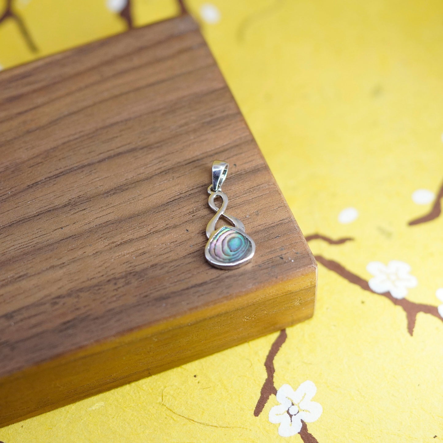 Vintage Sterling 925 silver handmade pendant with teardrop abalone