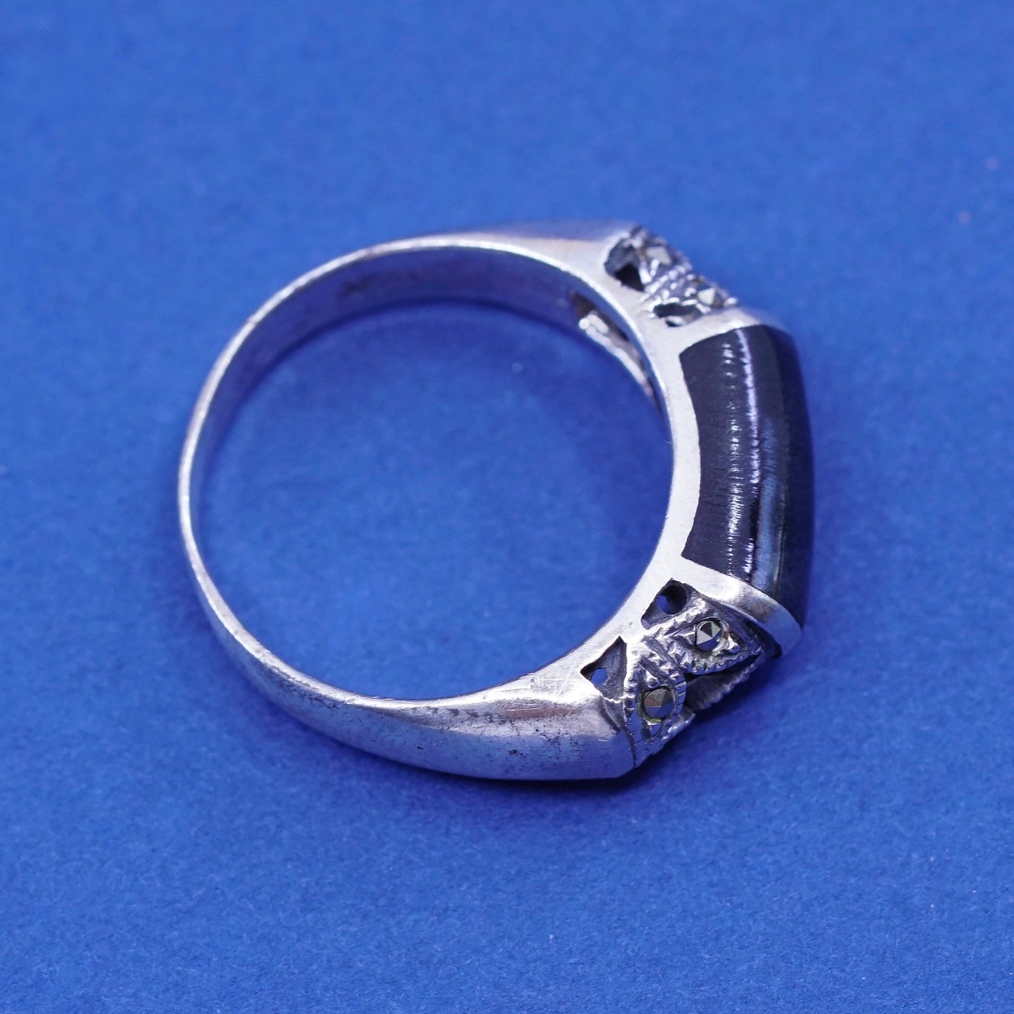 sz 8, vtg Sterling 925 silver handmade ring with black onyx and marcasite