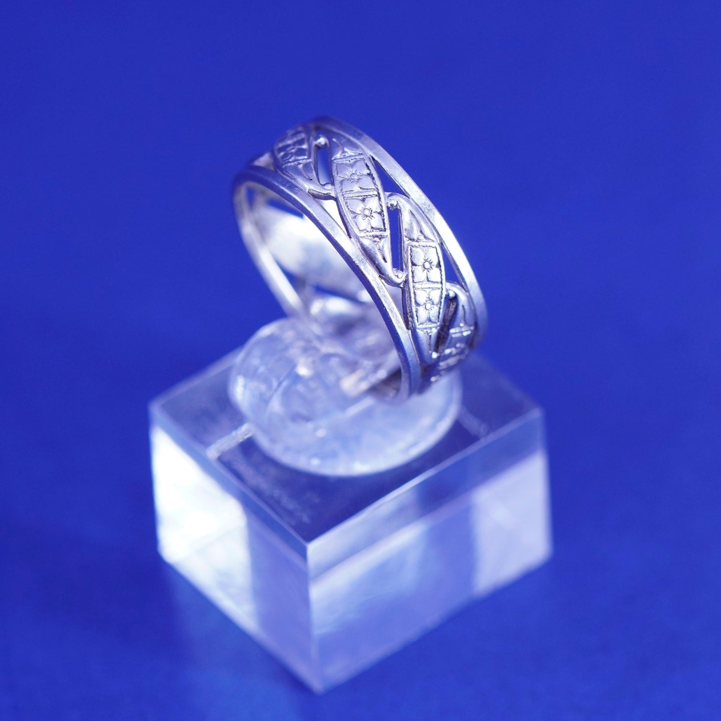 Size 8, vintage Sterling silver handmade ring, 925 wavy band