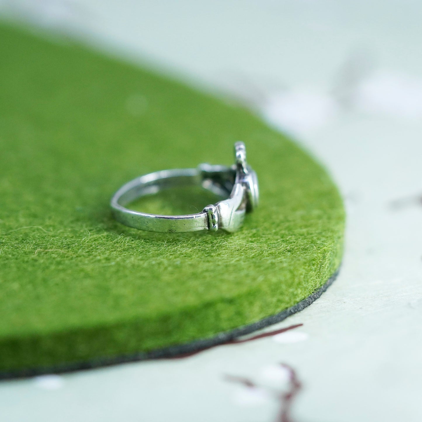 Size 7, Vintage sterling 925 silver claddagh ring, holding cz heart