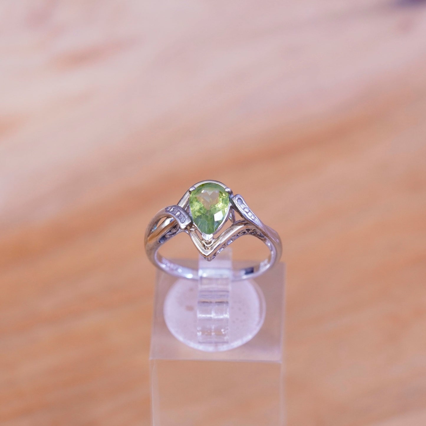 Size 7, vintage Sterling 925 silver 10K gold ring teardrop peridot and diamond