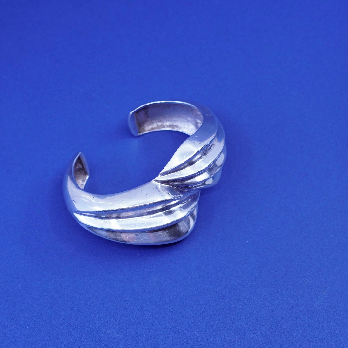 6.5”, vtg Sterling silver handmade bracelet, wide solid 925 ribbed wavy cuff