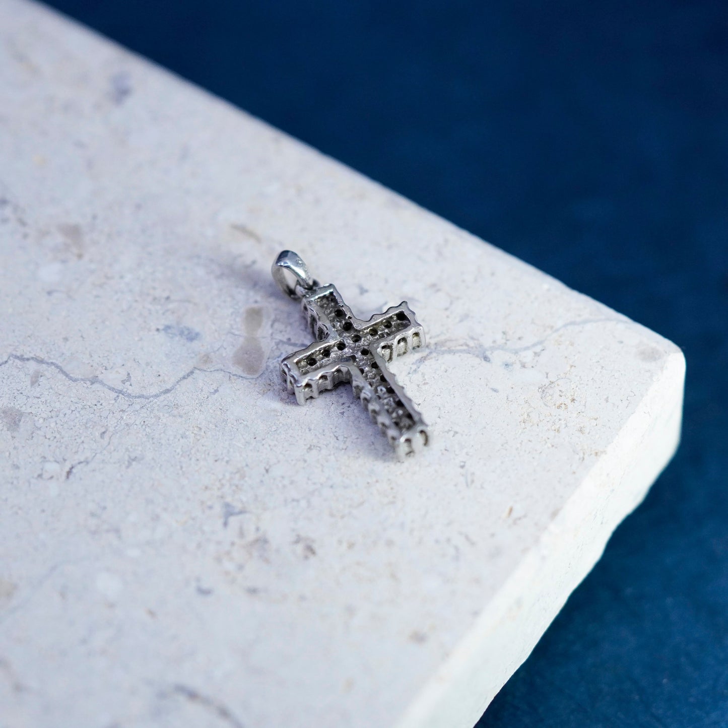 2.2g, Vintage solid 10K white gold cross pendant with cluster genuine diamonds